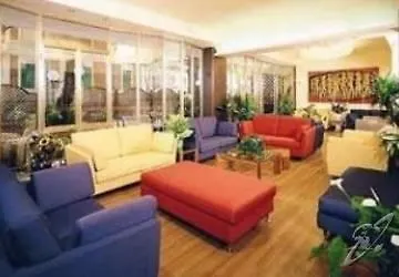 圣特鲁佩斯酒店 里乔内